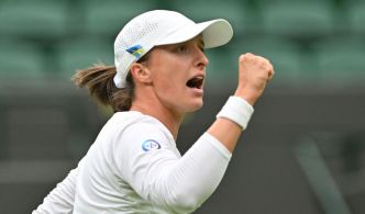 Swiatek domine Tauson pour filer en quart de finale à Wimbledon
