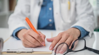 Le nombre d'étudiants en médecine sera revu à la hausse