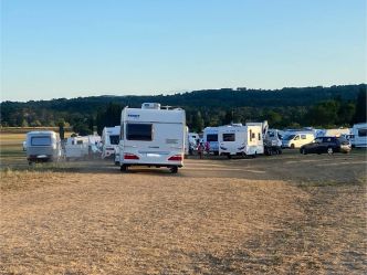 Une nouvelle arrivée de caravanes sur l'aérodrome de Fayence-Tourrettes