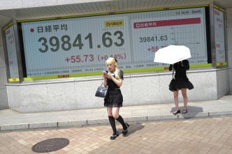 Les Bourses asiatiques temporisent après l'envoi des lettres de Donald Trump sur les surtaxes douanières