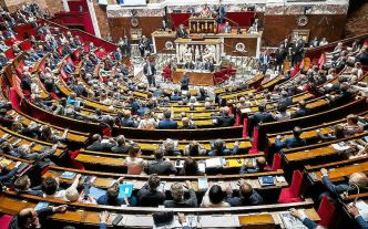 Macron retrouve l'arme de la dissolution, mais il ne semble pas prêt à la dégainer