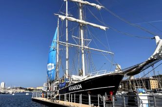 Amarré au Vieux-Port, le voiler Kraken sensibilise à la pollution plastique