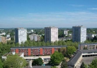 Roazhon : div blac’h taget e Maurepas gant un den