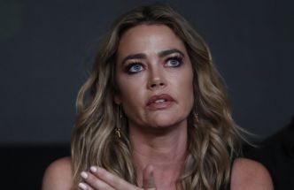 Denise Richards : coup dur pour la star, son mari Aaron demande le divorce après 7 ans de mariage