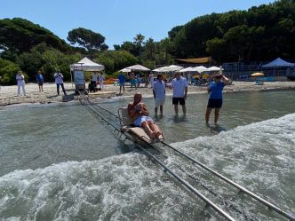 "Ça offre une liberté incroyable": un dispositif de mise à l'eau unique sur cette plage de Hyères