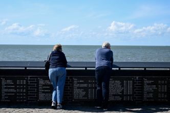 Aux Pays-Bas, un village de pêcheurs à la recherche des disparus en mer