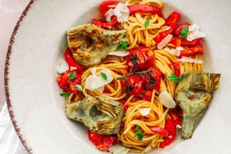 Spaghetti aux poivrons et aux coeurs d'artichaut