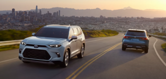 Toyota revoit sa stratégie électrique : cap sur les SUV à essence face à la baisse de la demande VE
