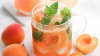 Le cocktail signature de l'été 2025 : le Spritz abricot romarin !