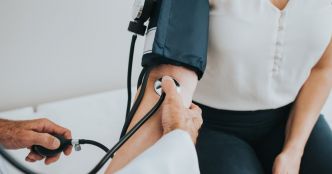 7 symptômes qui peuvent cacher une hypertension artérielle