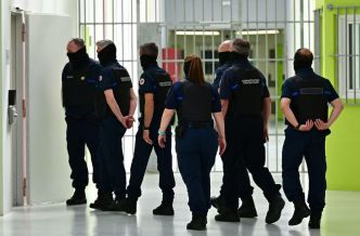 Après les rafles dans les gares, Retailleau et Darmanin lancent la chasse aux étrangers en prison