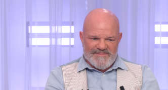 Philippe Etchebest sans mots et envahi par l'émotion après une question lourde de sens