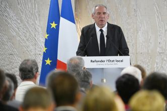 Bayrou renforce le rôle des préfets au nom de la "proximité" de l'Etat