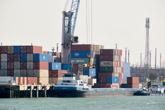 «Menace russe» : le plus grand port d'Europe se prépare à une «guerre potentielle», selon le Financial Times