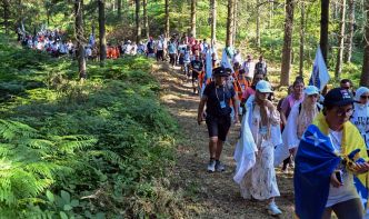 Trente ans après, des milliers de personnes marchent vers Srebrenica