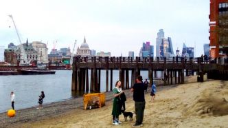 Non loin des pavés, la plage…