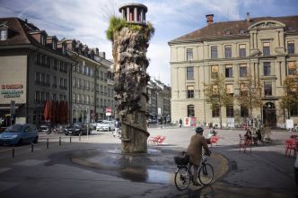 La fontaine de Meret Oppenheim à Berne, trait d'union entre ciel et terre