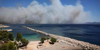 En direct, incendies : l'aéroport de Marseille fermé en raison d'un feu à proximité ; près de Narbonne, les pompiers prévoient un « après-midi difficile »