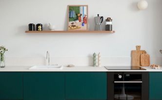 Le blanc n'est plus roi dans la cuisine : ces couleurs plus modernes prennent le relais en 2025