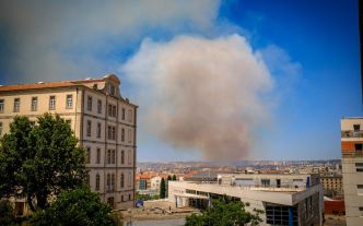 DIRECT - Incendie dans le sud-est de la France : le feu a atteint Marseille