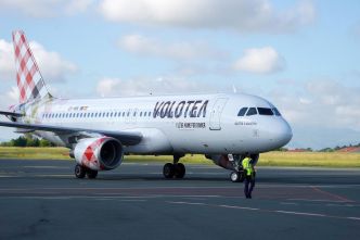 Un homme meurt aspiré par le moteur d'un avion, les vols suspendus dans l'un des plus grands aéroports d'Italie