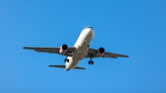 Un homme meurt après avoir été aspiré dans le moteur d'un avion en Italie