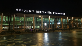 Sud de la France en flammes : l'aéroport de Marseille fermé