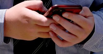 Smartphones à l'école : pourquoi le Portugal dit stop