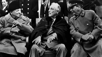 A la conférence de Yalta, Etats-Unis et URSS deviennent les maîtres du monde