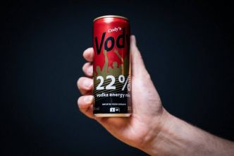 "Ça rend largement plus accro que l'alcool normal": qu'est-ce que la Vody, cette boisson alcoolisée qui fait fureur dans les soirées et sur Tik Tok?