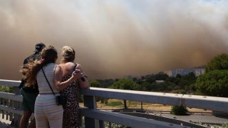 EN IMAGES 700 hectares, confinement, 560 pompiers... Les photos spectaculaires de l'incendie aux portes de Marseille