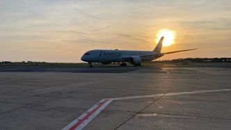 Sa voisine reçoit "RIP" par SMS en plein vol : elle alerte l'équipage, l'avion fait demi-tour en urgence