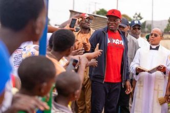 Le Président Oligui Nguema visite un complexe sportif à Nzeng-Ayong et une passerelle piétonne à Sibang