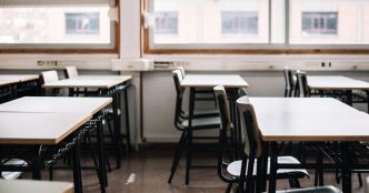 Rythmes scolaires : faut-il raccourcir les vacances d'été ? Une grande consultation est en cours