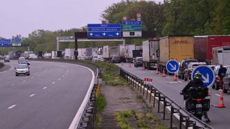 Incendie dans l'Hérault: l'autoroute A9 fermée dans les deux sens entre Sète et Agde