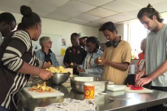 "On a une épice magique, celle de faire avec le cœur", une cuisine collective accueille les jeunes isolés