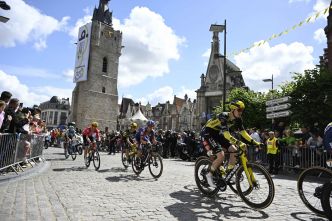 Tour de France : un homme armé d'un couteau fait irruption lors de l'étape Amiens-Rouen, la police forcée d'intervenir