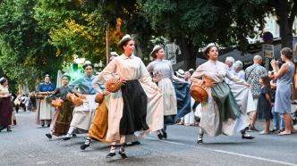 Défilé et spectacle consacré aux tenues provençales pendant la Première Guerre mondiale à Arles mercredi 9 juillet