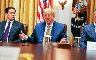 Donald Trump envisage une surtaxe de 200 % sur les produits pharmaceutiques importés aux États-Unis