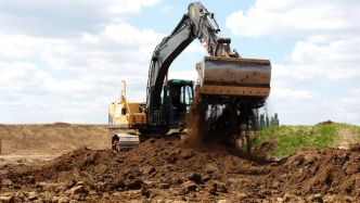 Il va devoir payer la démolition de sa propre maison : pourquoi une maison a été rasée par une pelleteuse dans une commune d'Occitanie ?