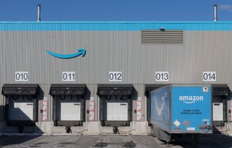 L'inaction du gouvernement Legault décriée par d'ex-employés d'Amazon