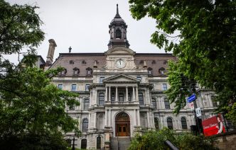 Montréal abolit 200 postes