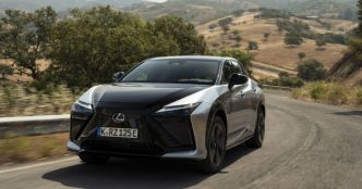 Lexus RZ 550e F Sport (2025) - avec yoke et steer-by-wire