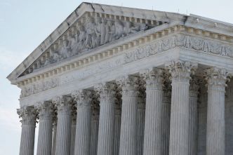 La Cour suprême américaine ouvre la voie aux licenciements massifs de fonctionnaires voulus par Trump