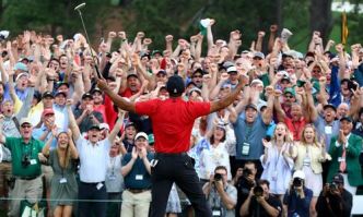 Le triomphe de Tiger Woods, champion hors normes