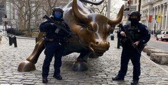 Le NYPD déploie une unité antiterroriste pour protéger Wall Street en réponse aux protestations de l'affaire Gamestop (Mintpressnews.com)