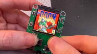 Incroyable, cette console portable microscopique homemade est capable de faire tourner DOOM