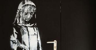 Porte du Bataclan par Banksy : la Ville de Paris veut sauvegarder l'œuvre