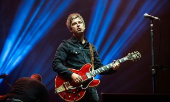 La guitare cassée lors de la séparation d’Oasis vendue aux enchères