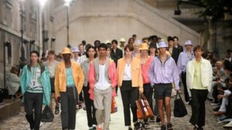 Mode à Paris: l'été coloré et relax pour l'homme Hermès